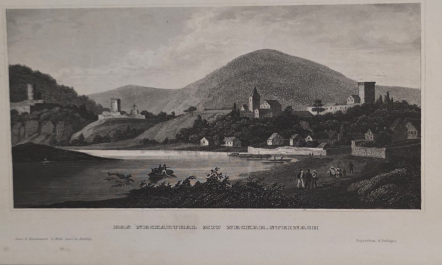 Flusslandschaft mit rundem Bergrücken und Häusern