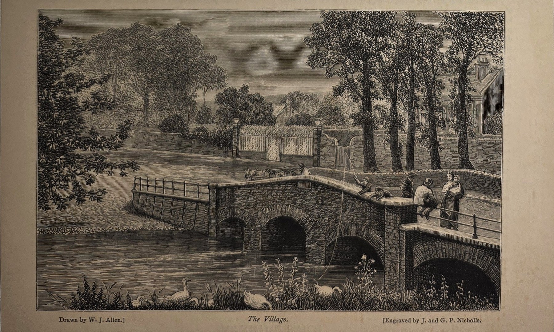Steinbrücke in bewaldeter Parklandschaft