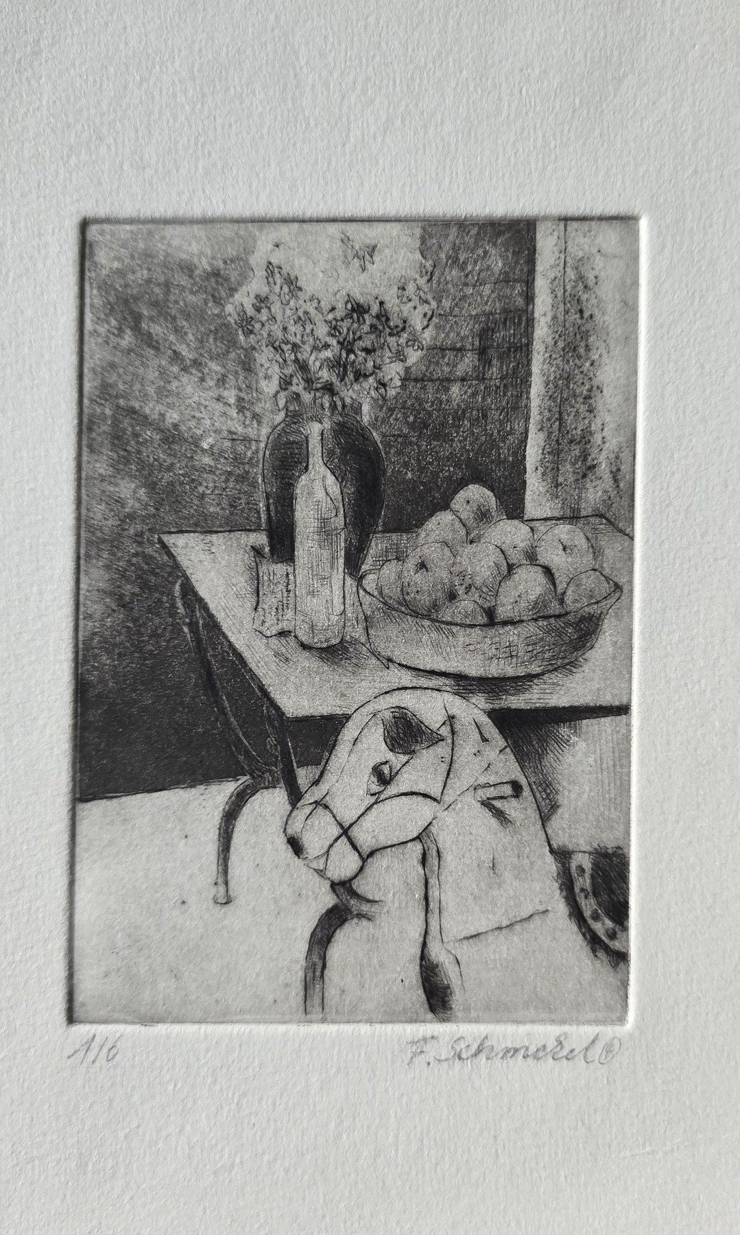 Stillleben mit Flaschen und Schale