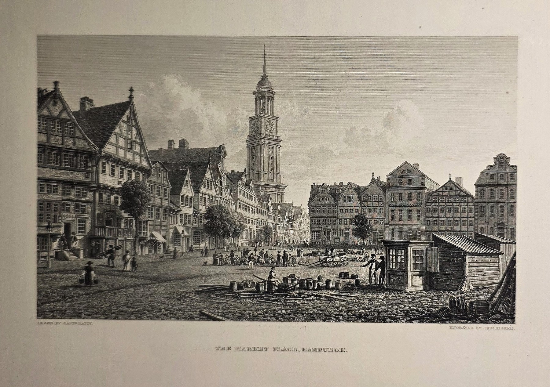 Stadtansicht mit hohem Turm und Fachwerkhäusern