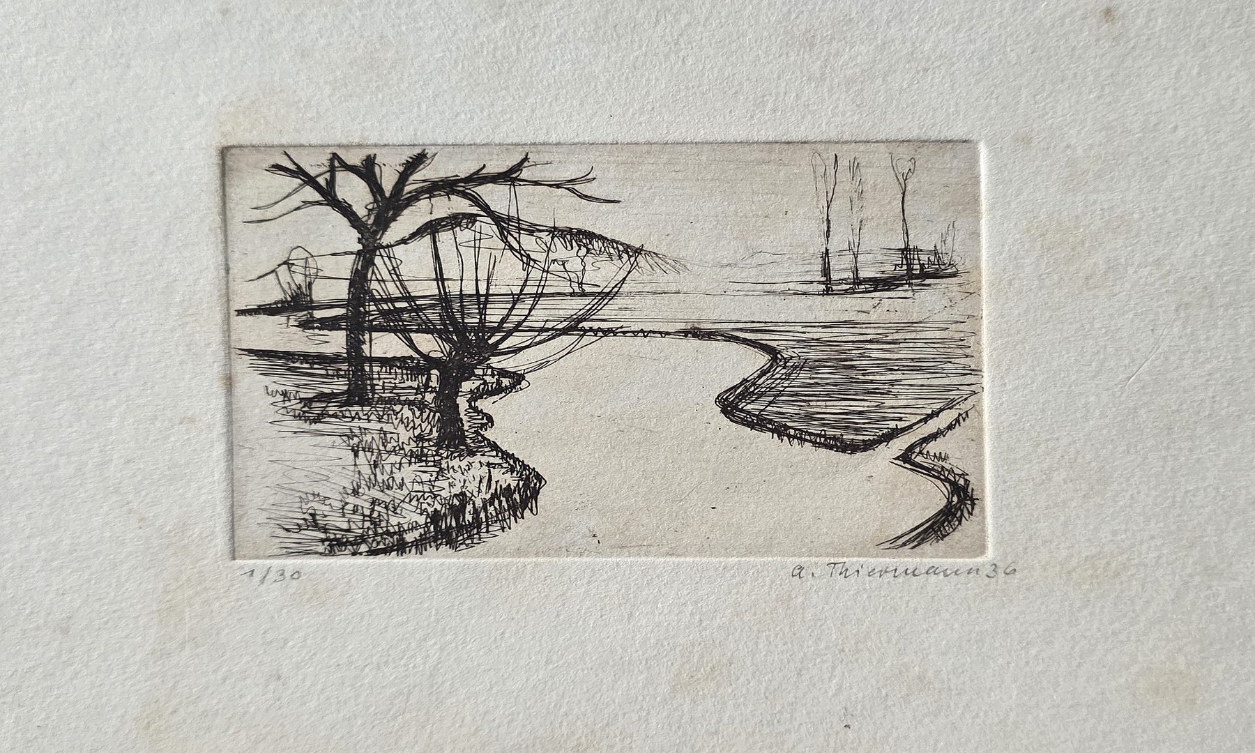 Historische Landschaftsdarstellung – Flussufer mit Baum und ferner Silhouette