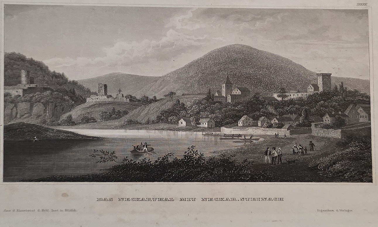 Flusslandschaft mit rundem Berg und Ufersiedlung