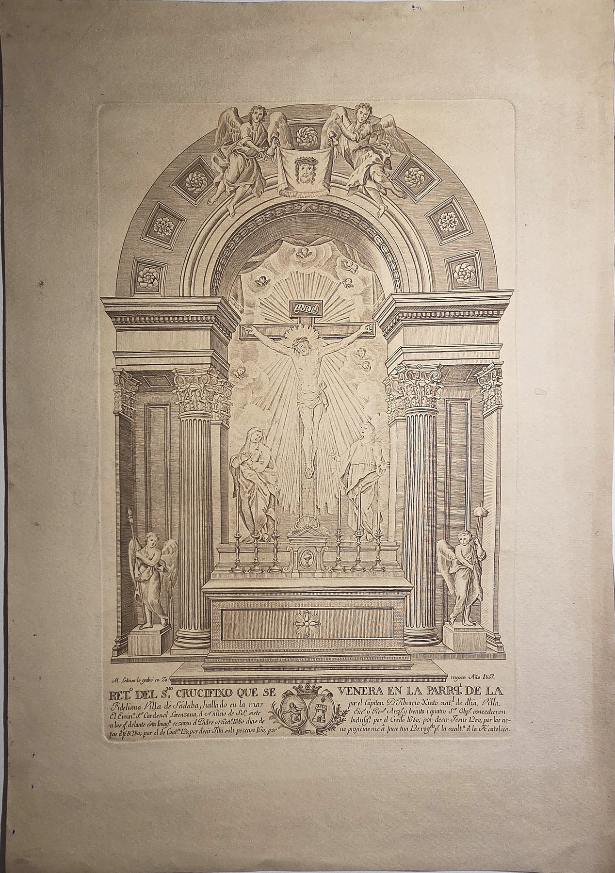 Monumentaler Altar in Rundbogenarchitektur