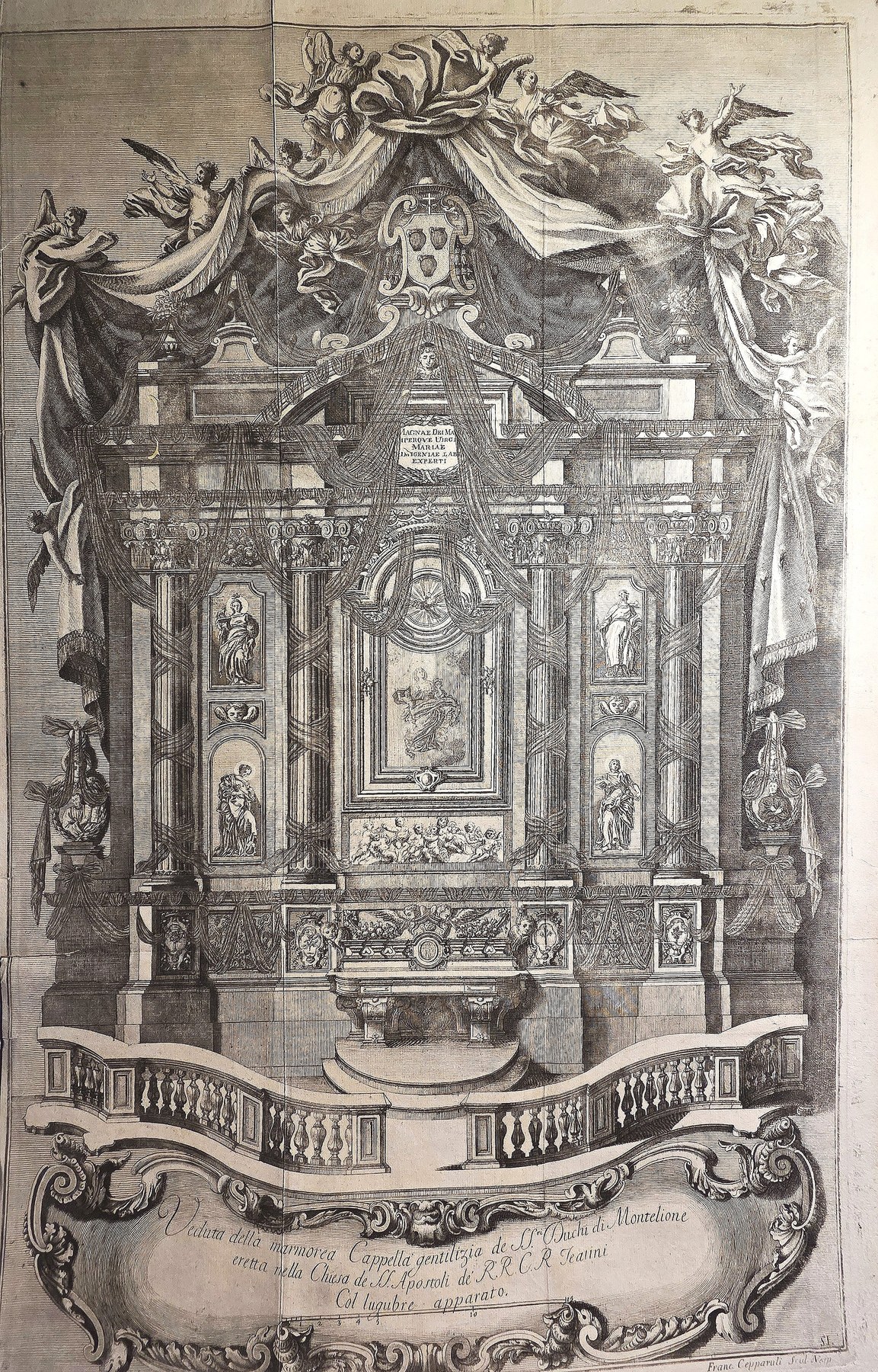 Prunkvoller Architektur- mit Altaraufbau und Skulpturenschmuck