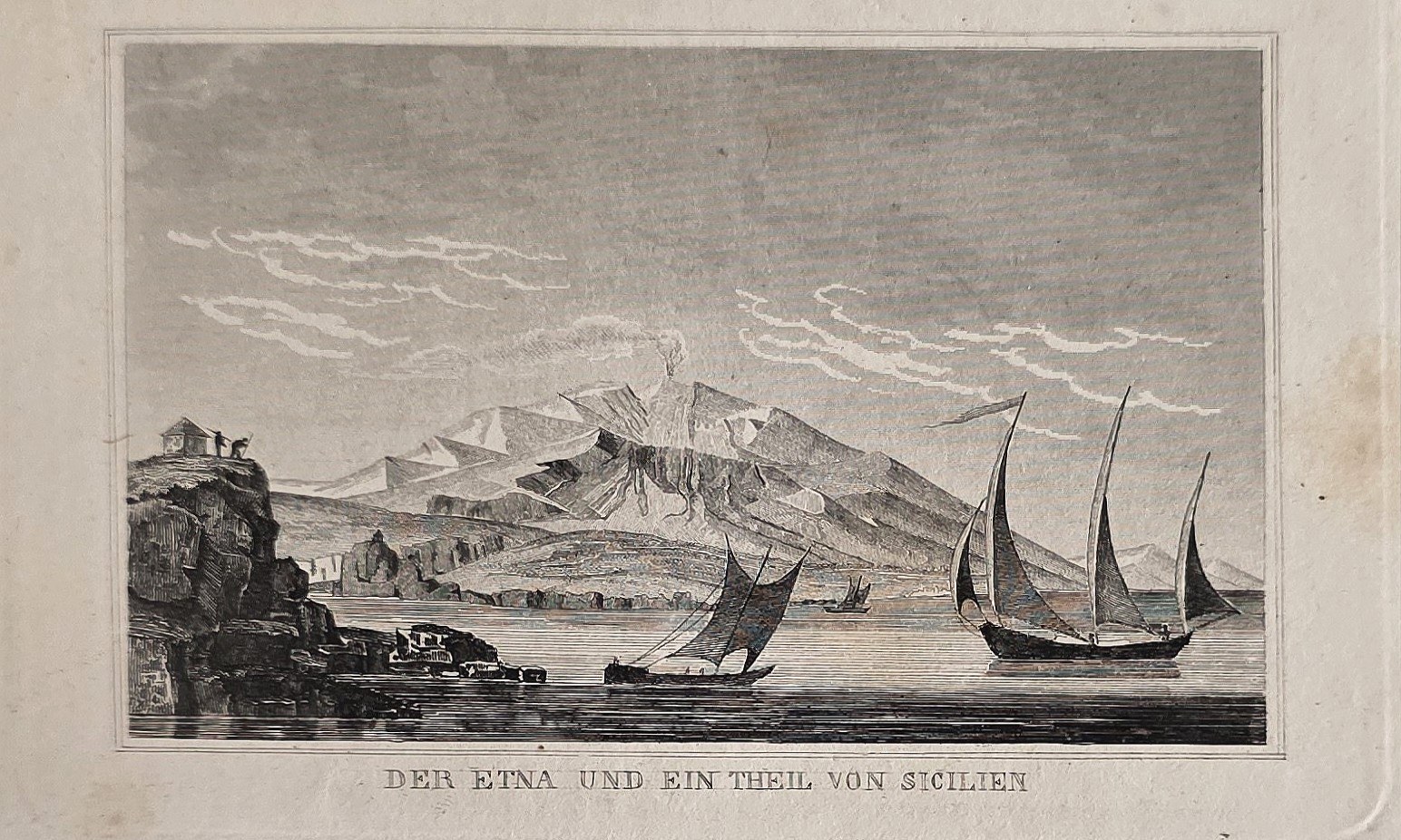Gebirgssee mit Segelbooten