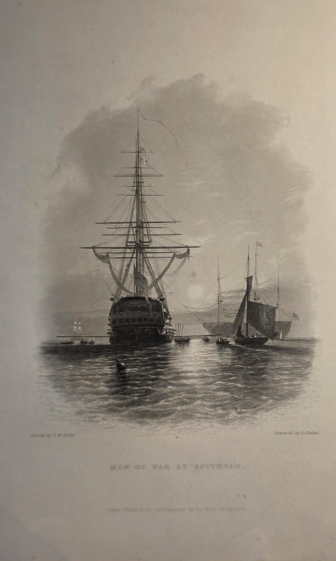Segelschiffe auf ruhiger Wasserfläche
