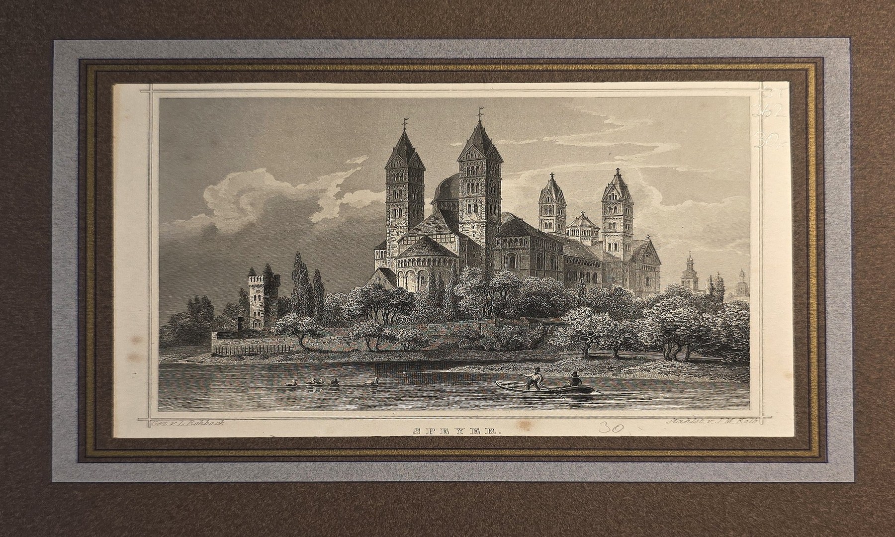 Kirchenbau mit Doppeltürmen am Wasser