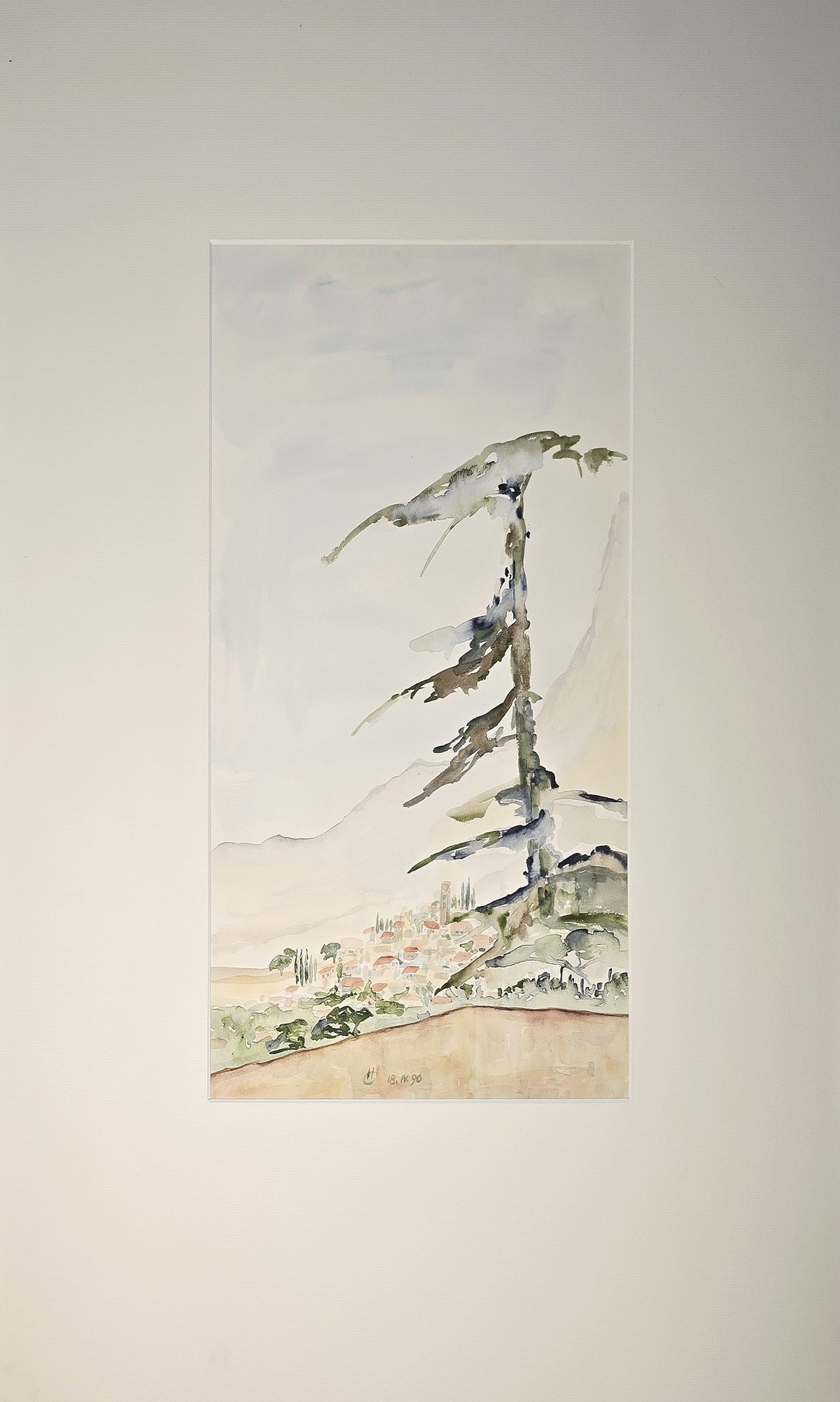 Winterliche Landschaft mit schlankem Nadelbaum