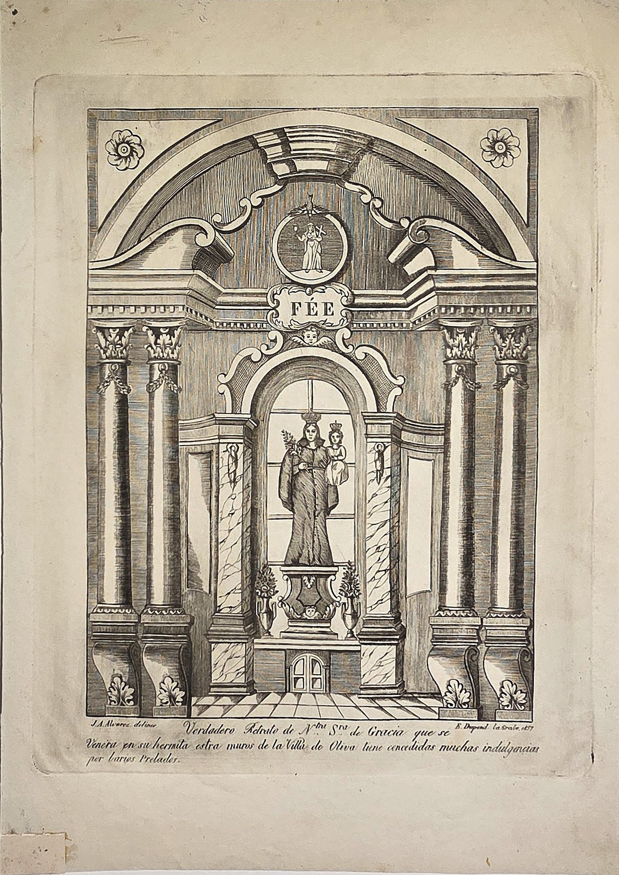 Architektonischer Altaraufbau mit zentraler Heiligenfigur