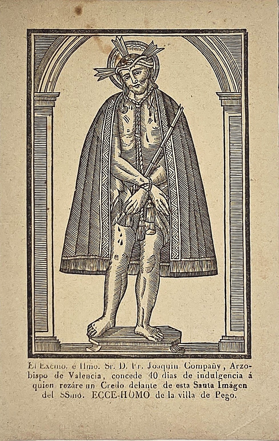 Ecce-Homo-Figur unter Rundbogen mit Begleittext