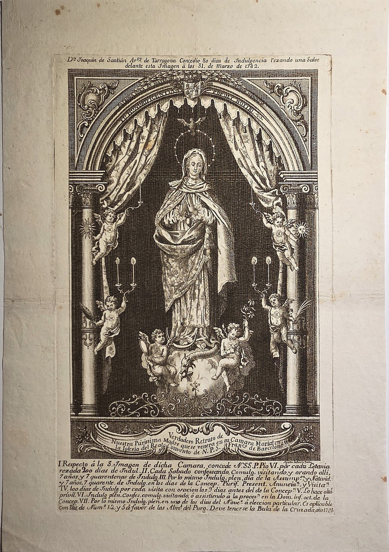 Marienfigur in prunkvoller Nische