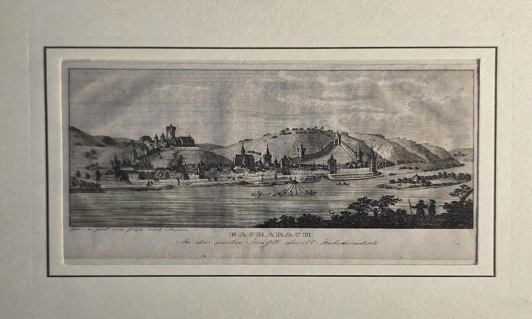 Gerahmte Stadtansicht am Wasser
