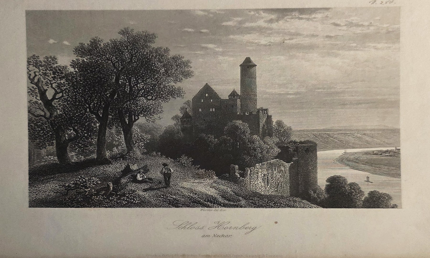 Burg auf bewaldeter Anhöhe am See