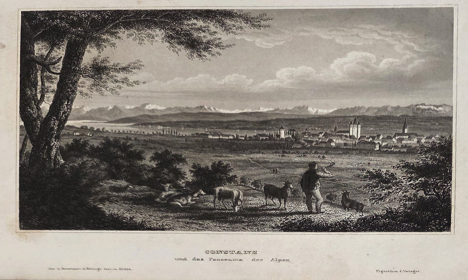Weite Landschaft mit Stadt am Horizont