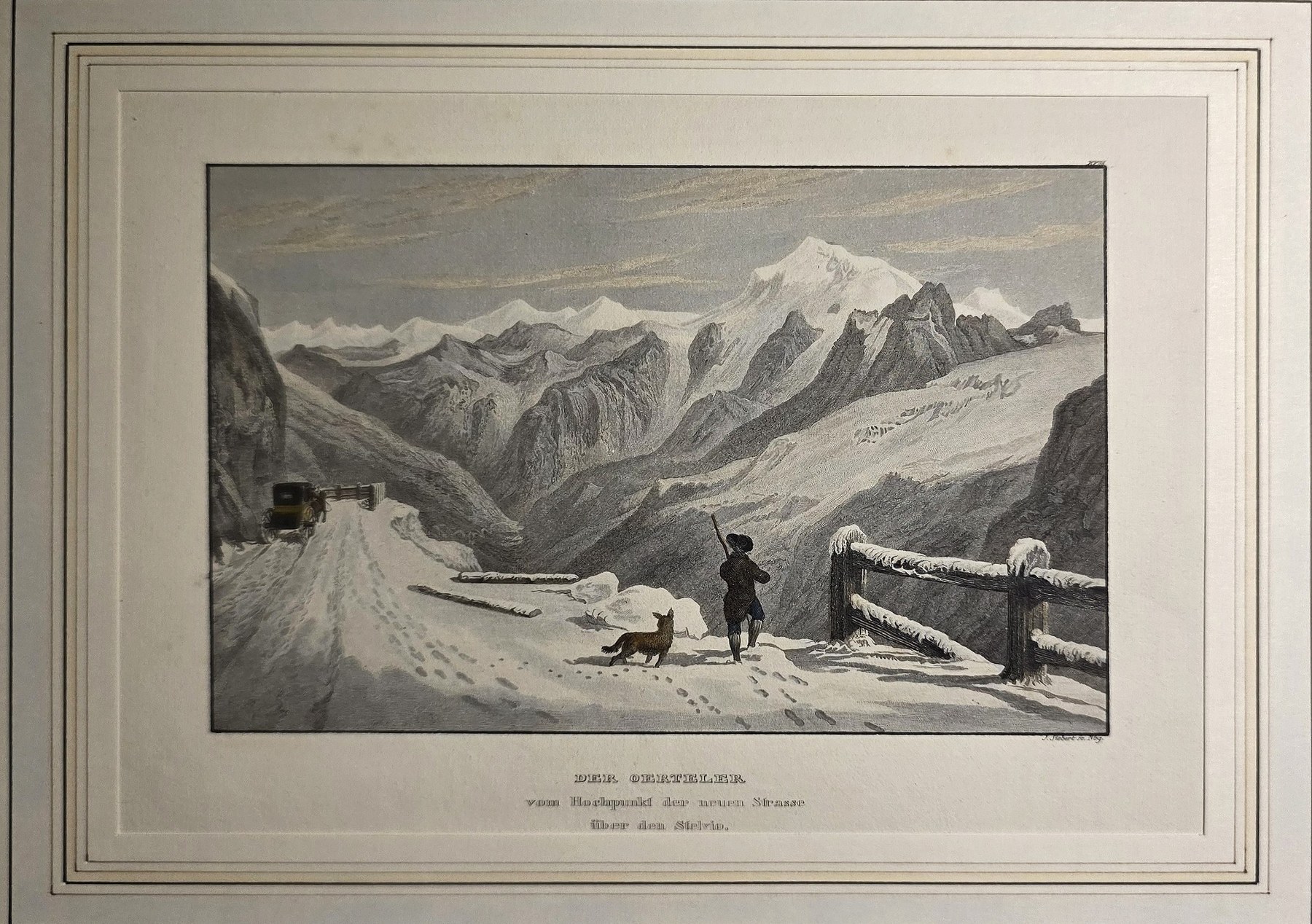 Gebirgspass mit Wanderer und Hund im Schnee