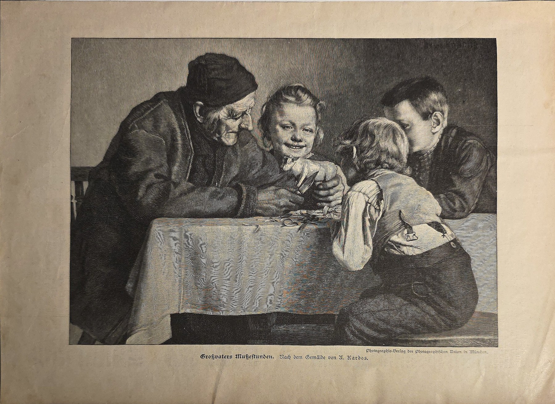 Familie beim Essen an einem kleinen Tisch