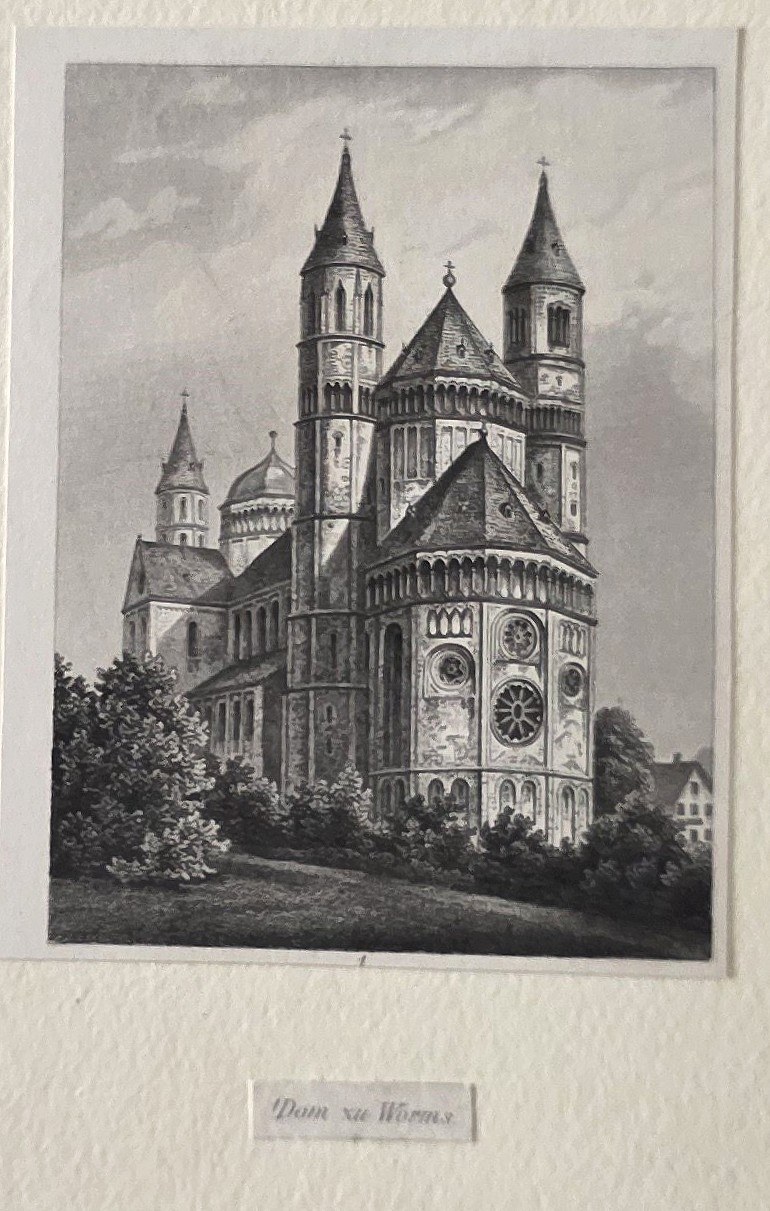 einer reich gegliederten Kirchenarchitektur
