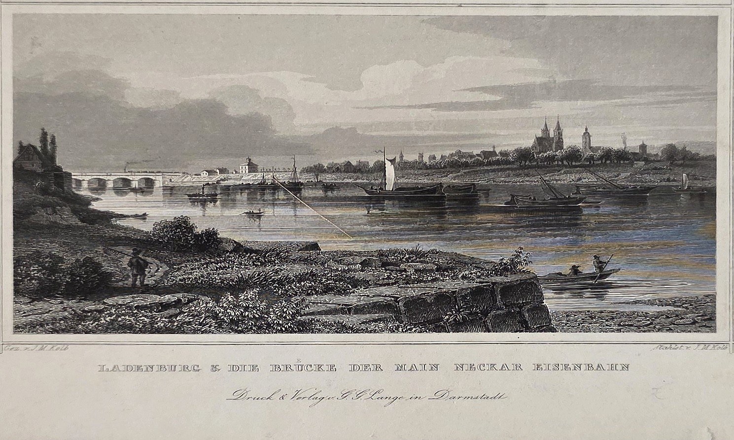 Flusslandschaft mit Brücke und Stadt