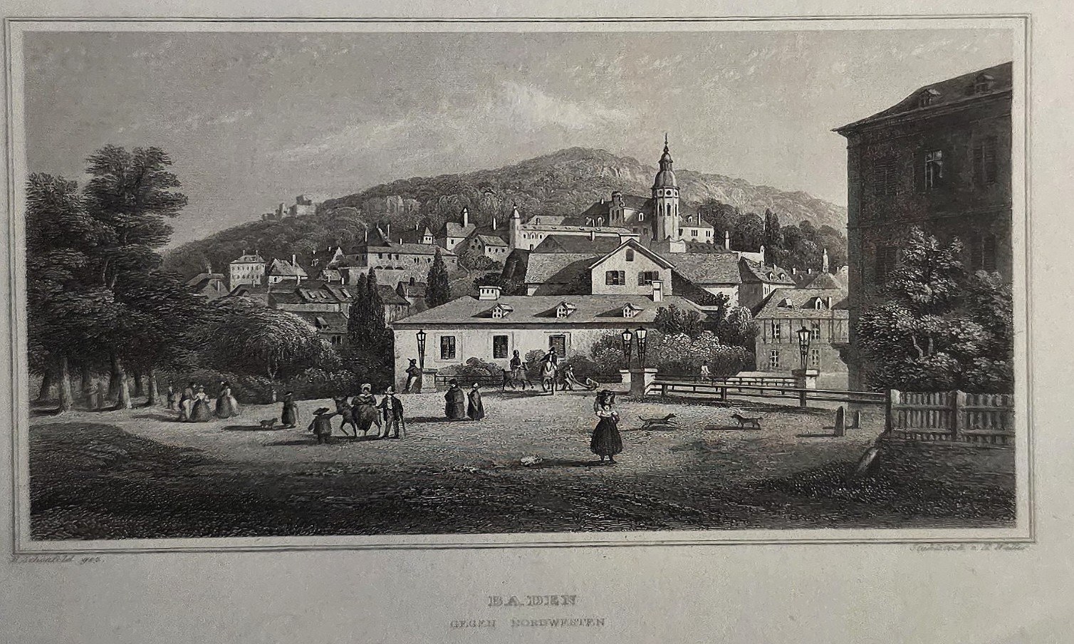Stadtplatz mit klassizistischem Gebäude