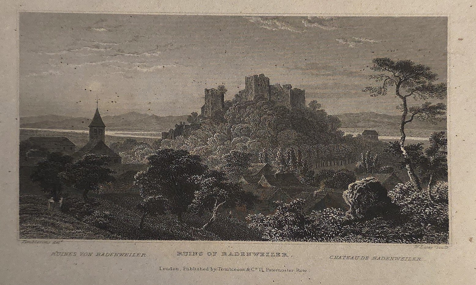 Burgruine über einer Stadtlandschaft