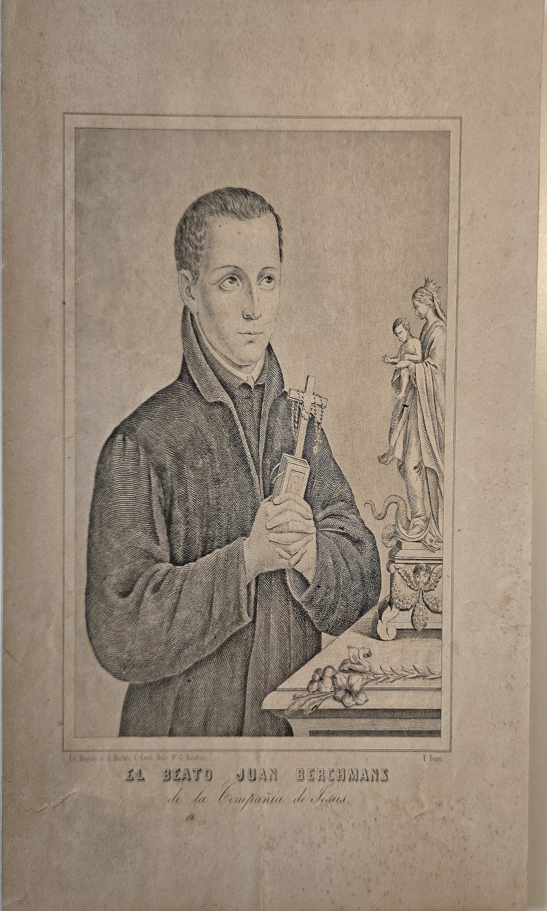 eines Geistlichen mit kleiner Heiligenfigur