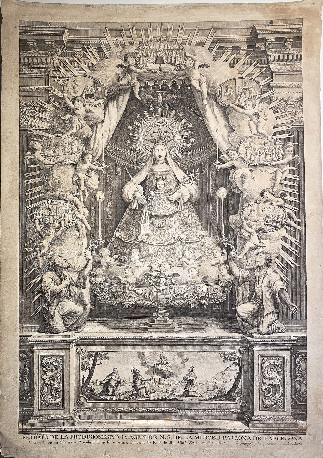 Marienstatue in prächtiger Altar- und Engelsarchitektur