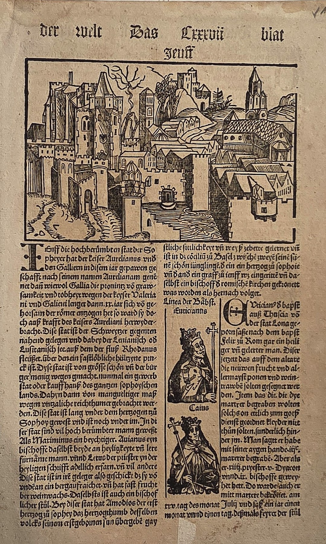 Historische Ortsdarstellung – mit befestigter Stadt und historischen Figuren