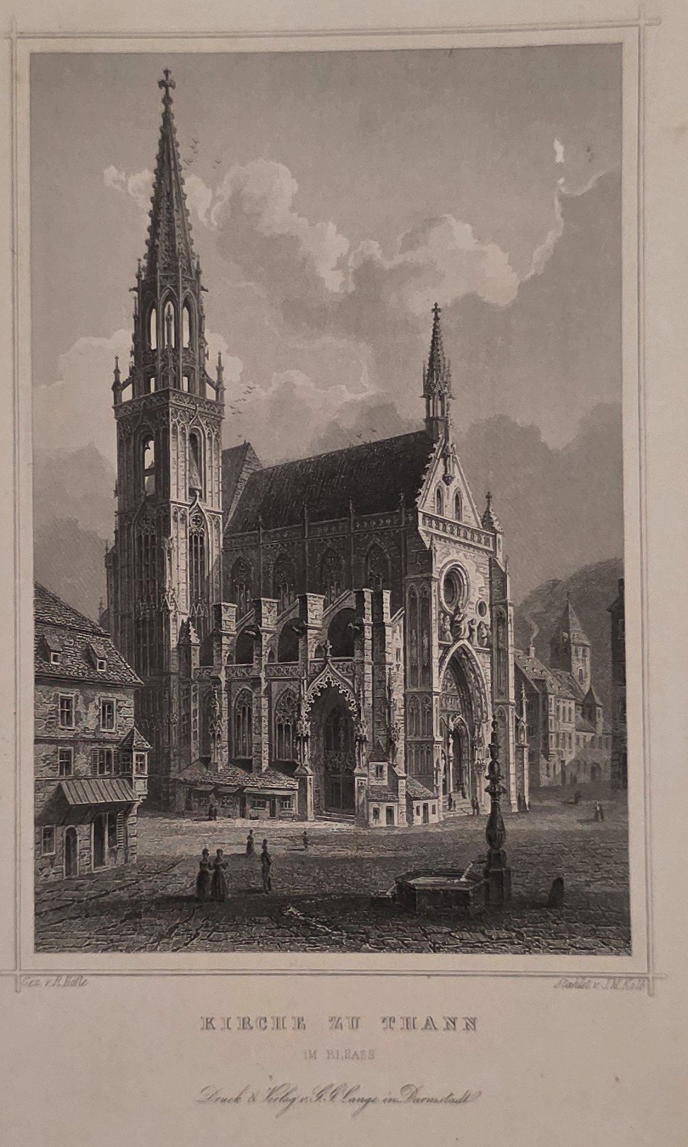 Gotische Kirche mit hohem Turm