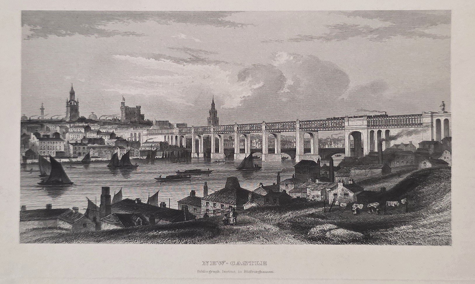 Stadtpanorama mit langer Brücke