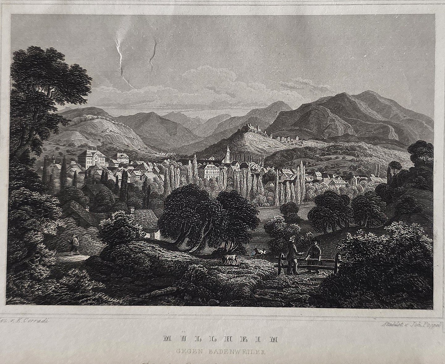einer Stadt zwischen Bergen und Weinbergen