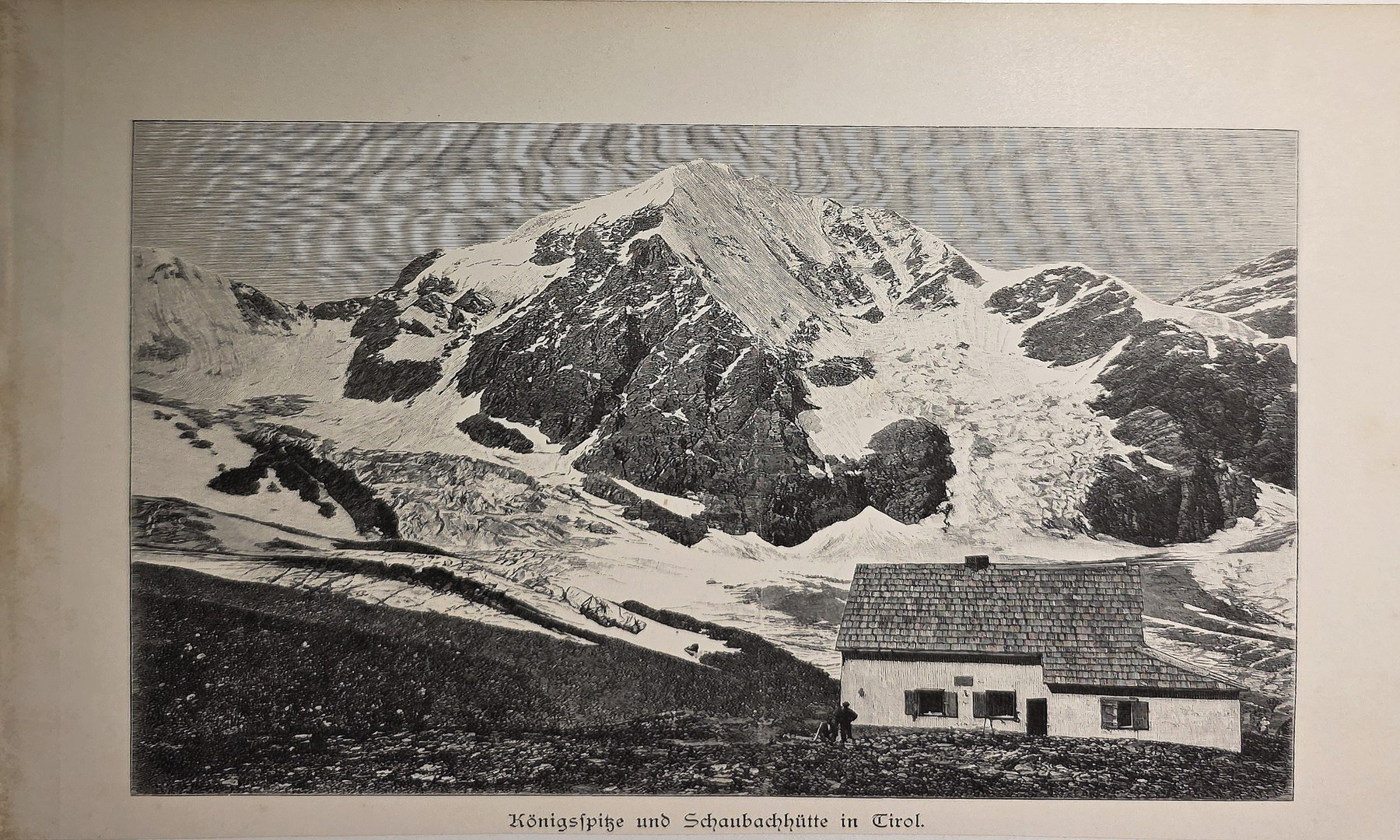 Berghütte unter schneebedeckten Felsen