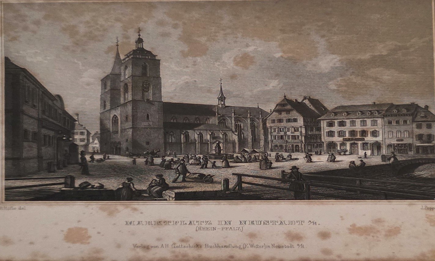 Stadtplatz mit Kirchturm und Marktleben