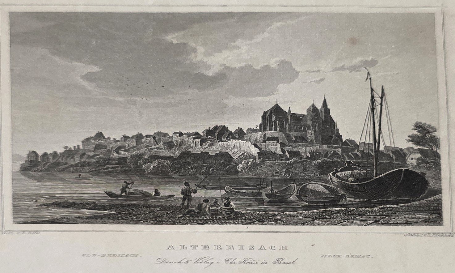 Burgberg am Wasser mit Segelboot