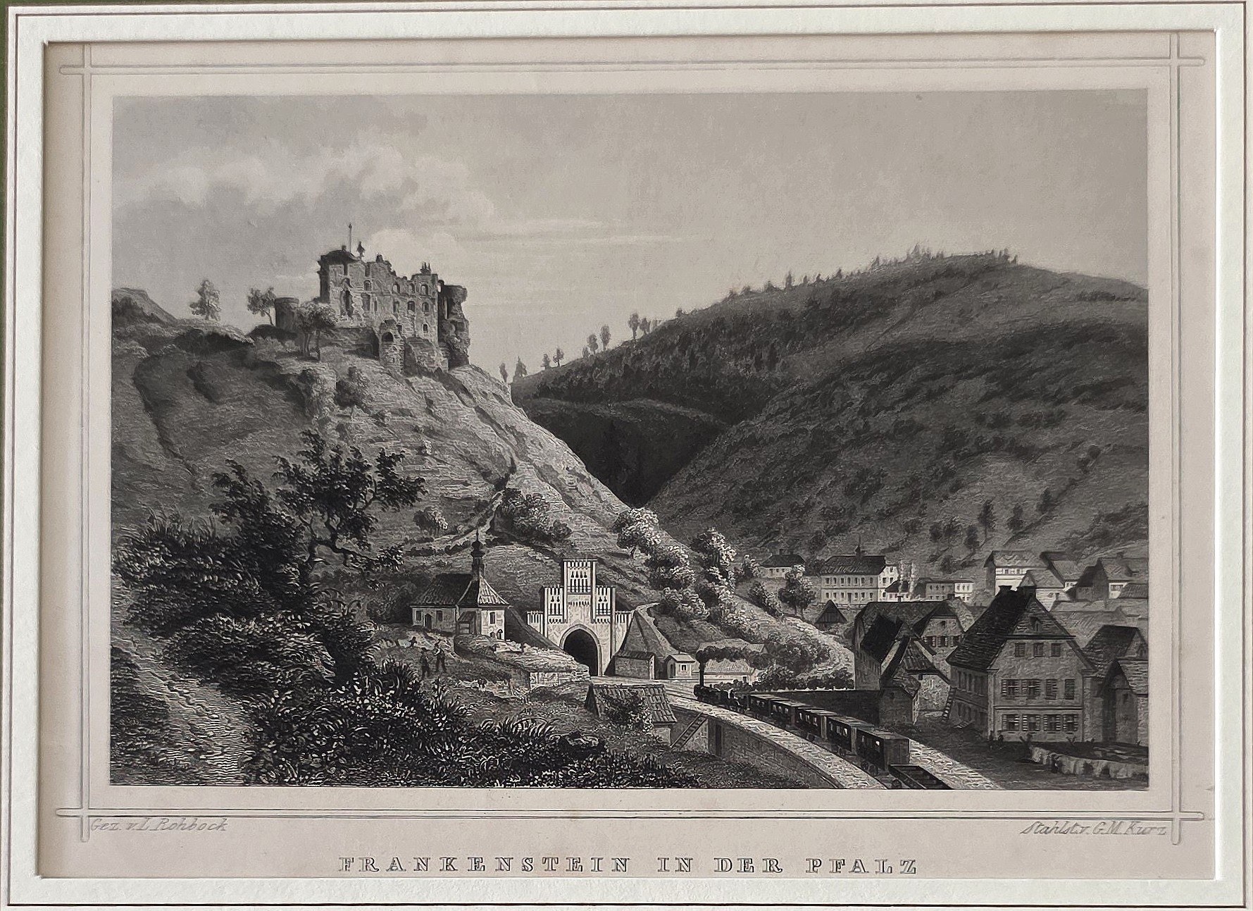 Burgruine über einem kleinen Ort