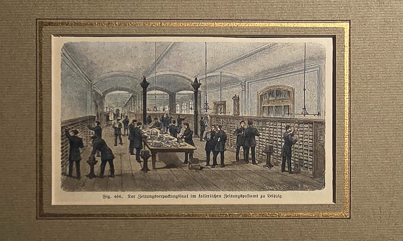 Belebte Halle mit zahlreichen Besuchern