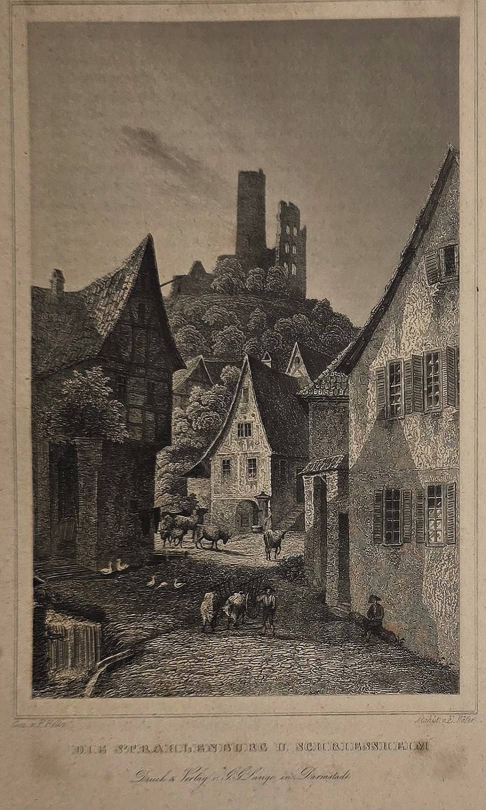 mit enger Altstadtgasse und Turmruine