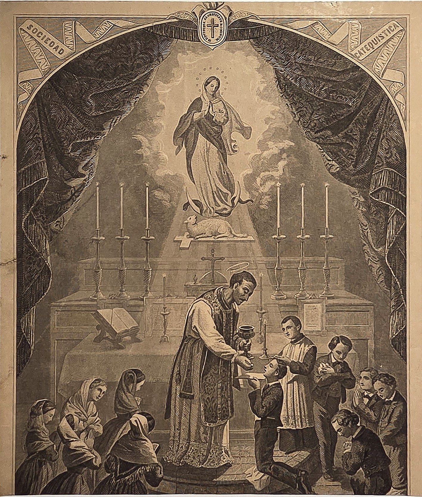 Feierliche Kommunionsszene vor Marienaltar