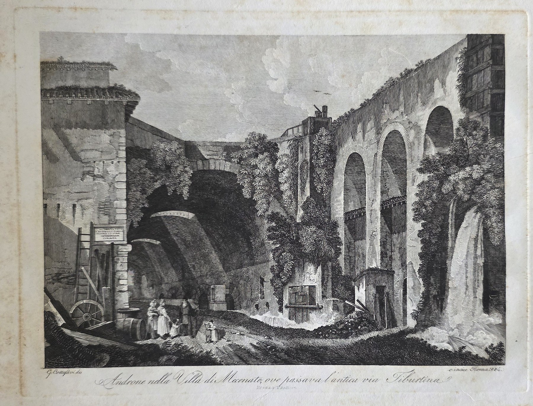 Große Bogenanlage in enger Ruinenstraße