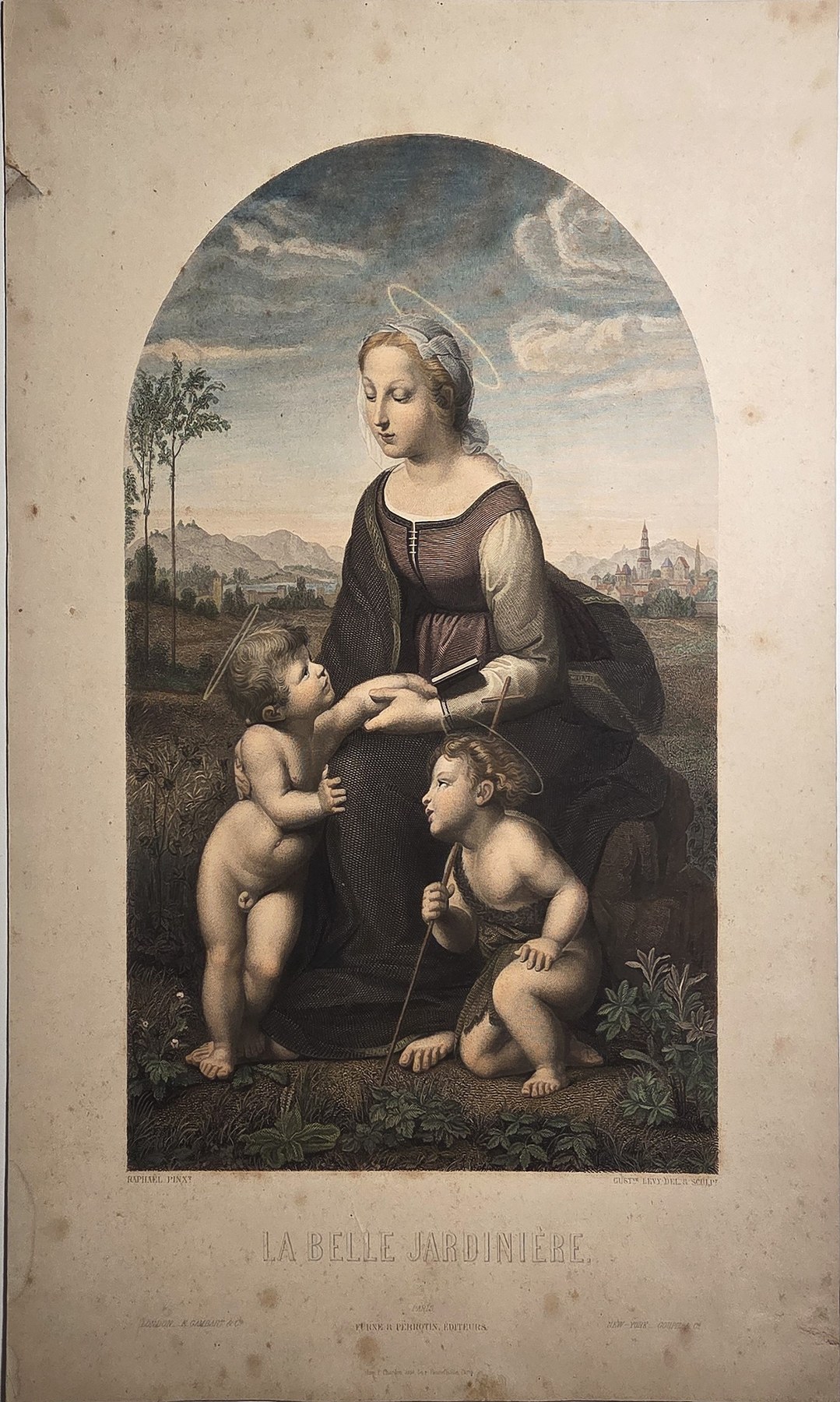 Junge Frau mit zwei Kindern in Landschaft