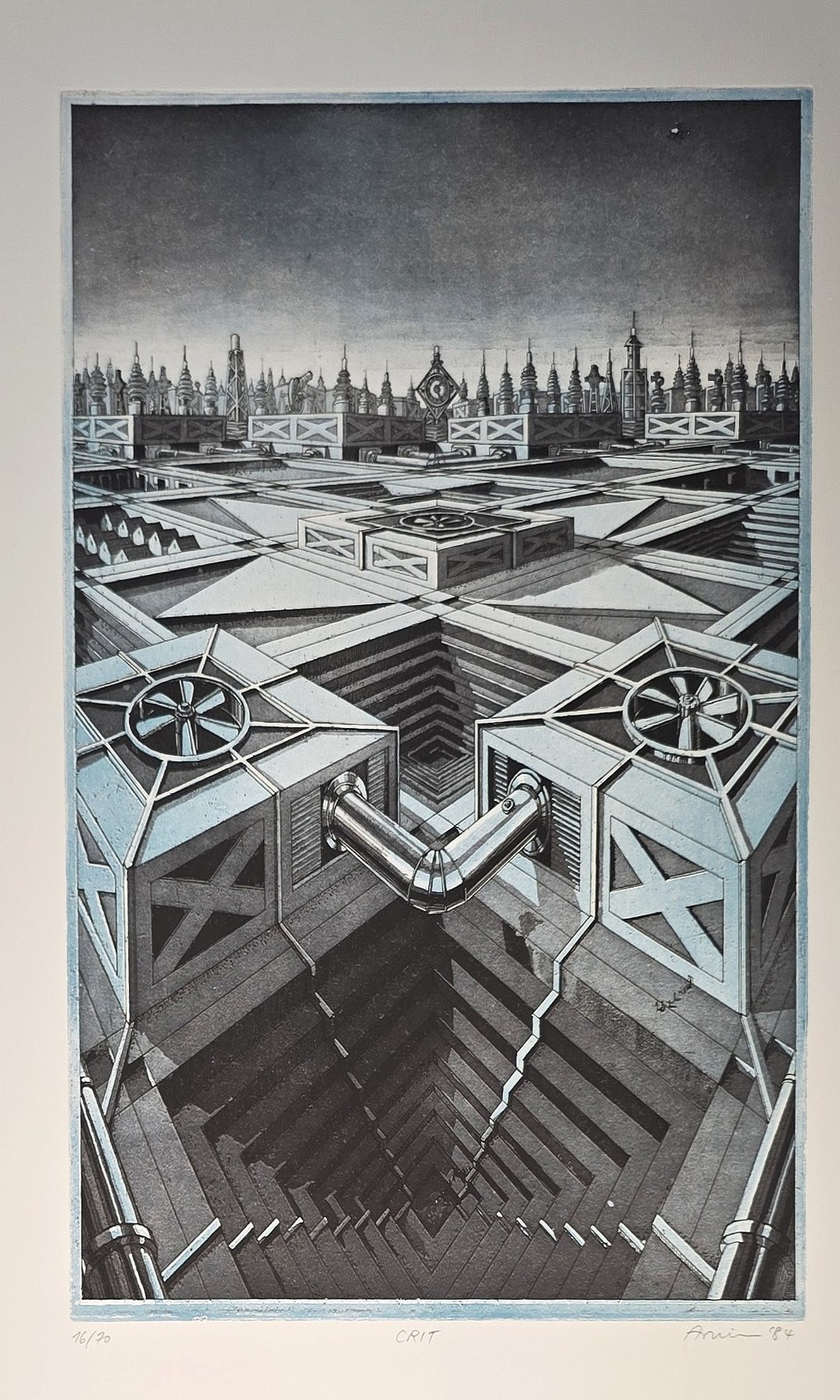 Monumentale Architektur mit geometrischem Vorplatz