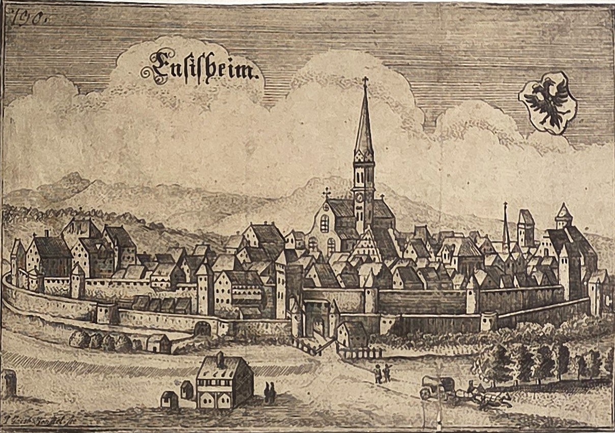 mit Stadtpanorama und markantem Kirchturm