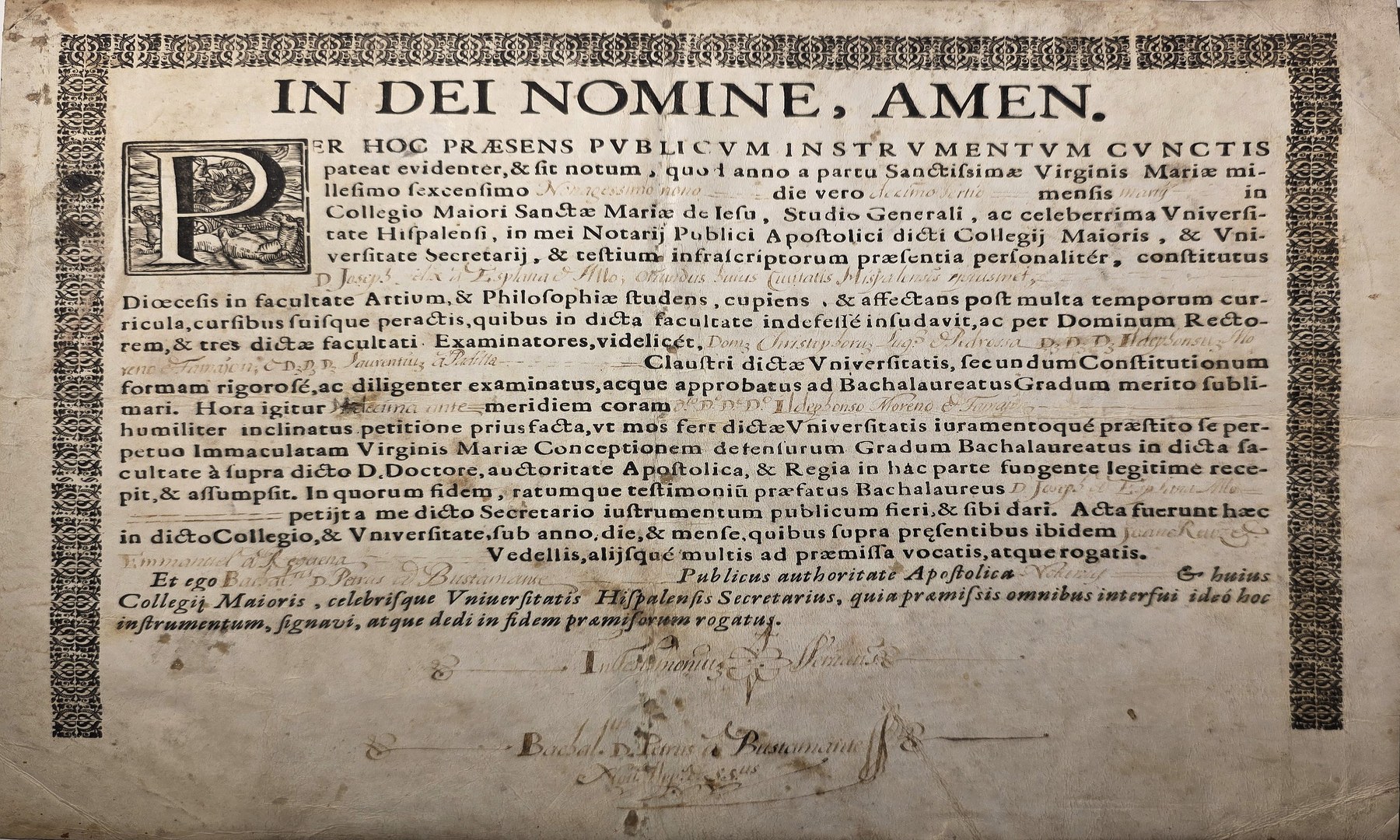 Historische Schriftseite „In Dei Nomine Amen“ mit dichter Textsetzung