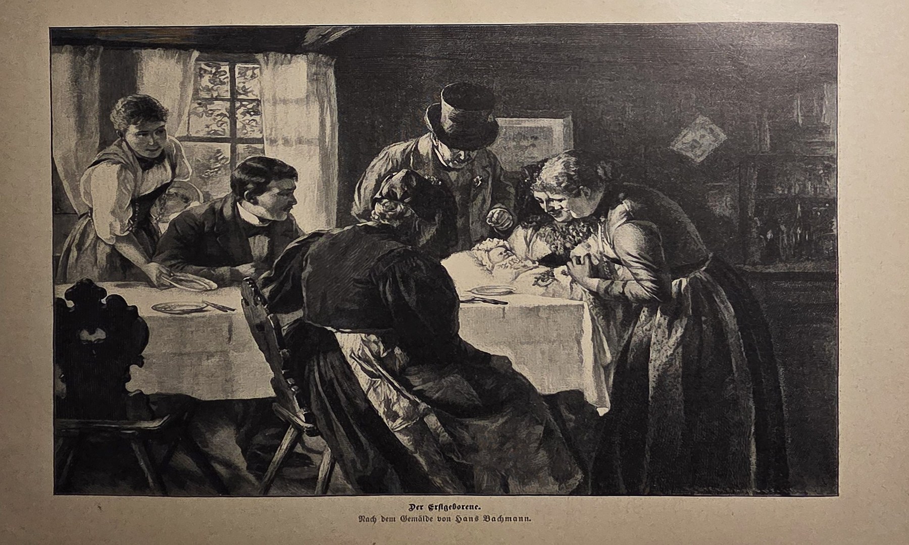 Familie bei gemeinsamer Mahlzeit in enger Stube