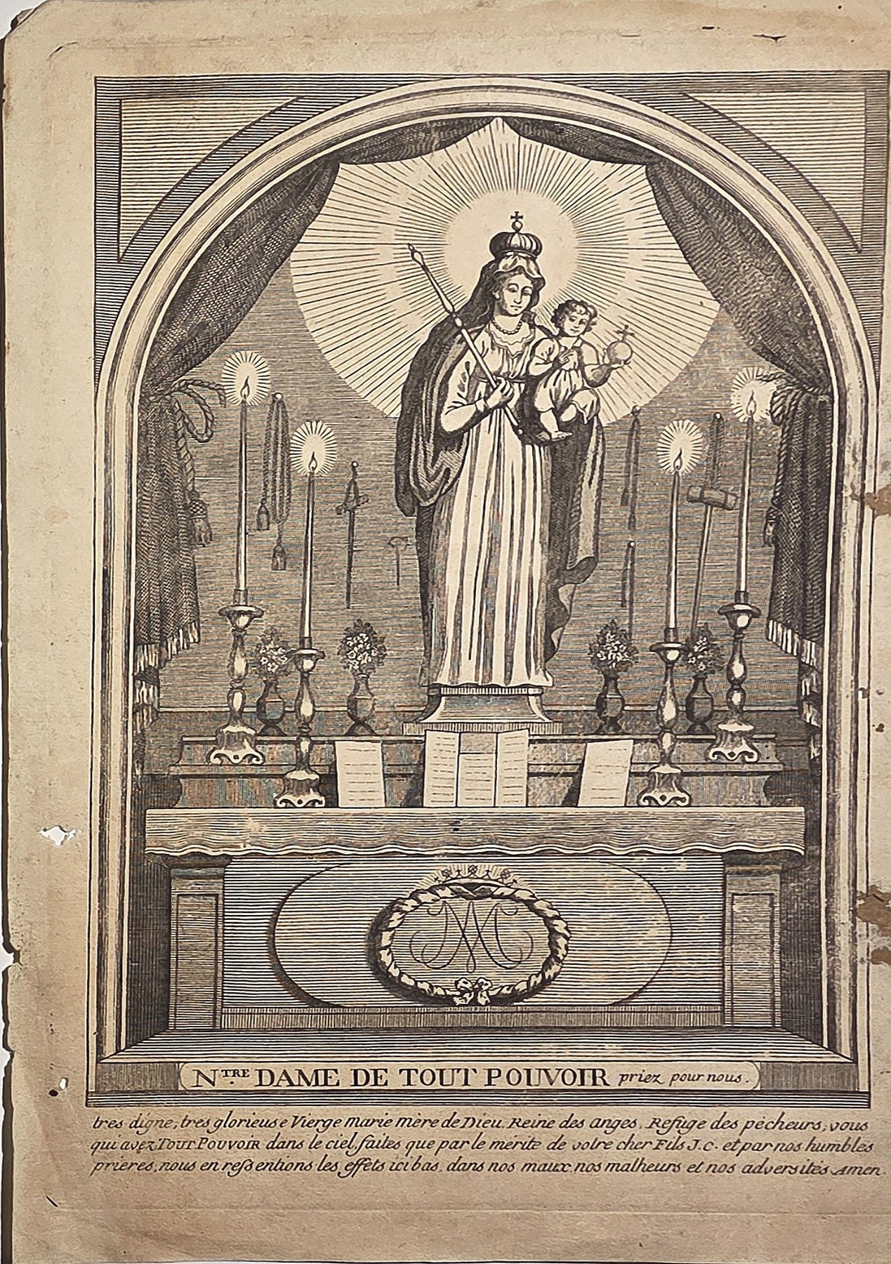 Marienfigur auf Altararchitektur