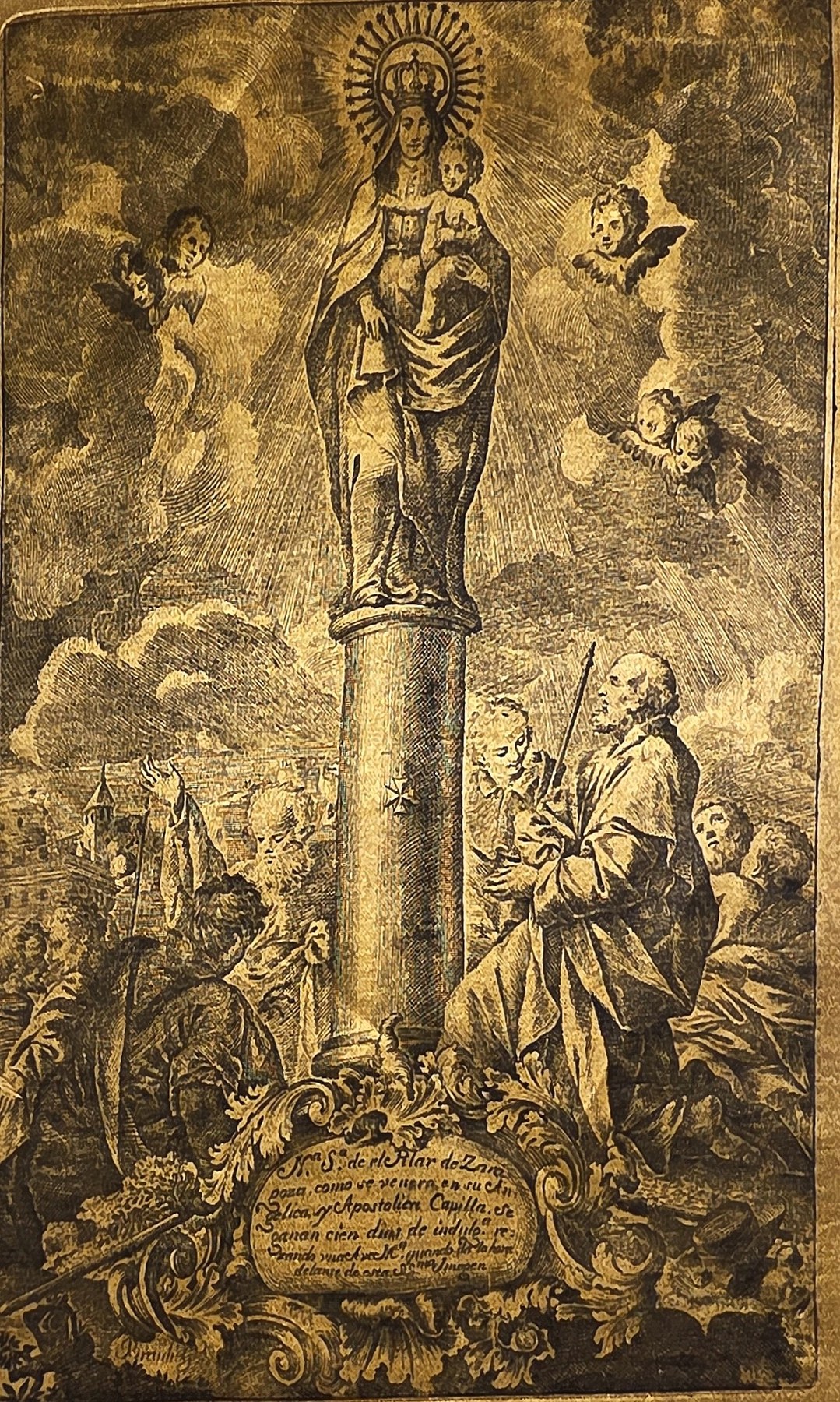 Madonna auf hoher Säule mit Engeln