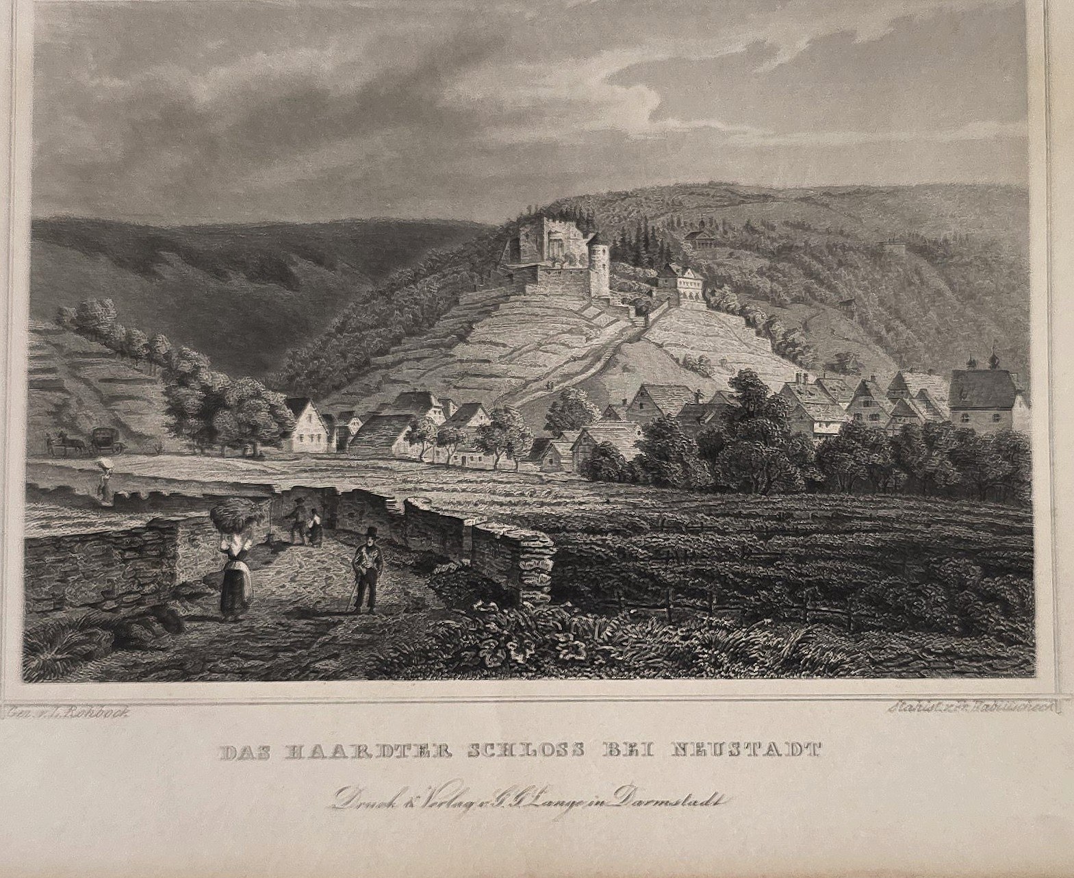 Bergschloss über terrassierten Hängen