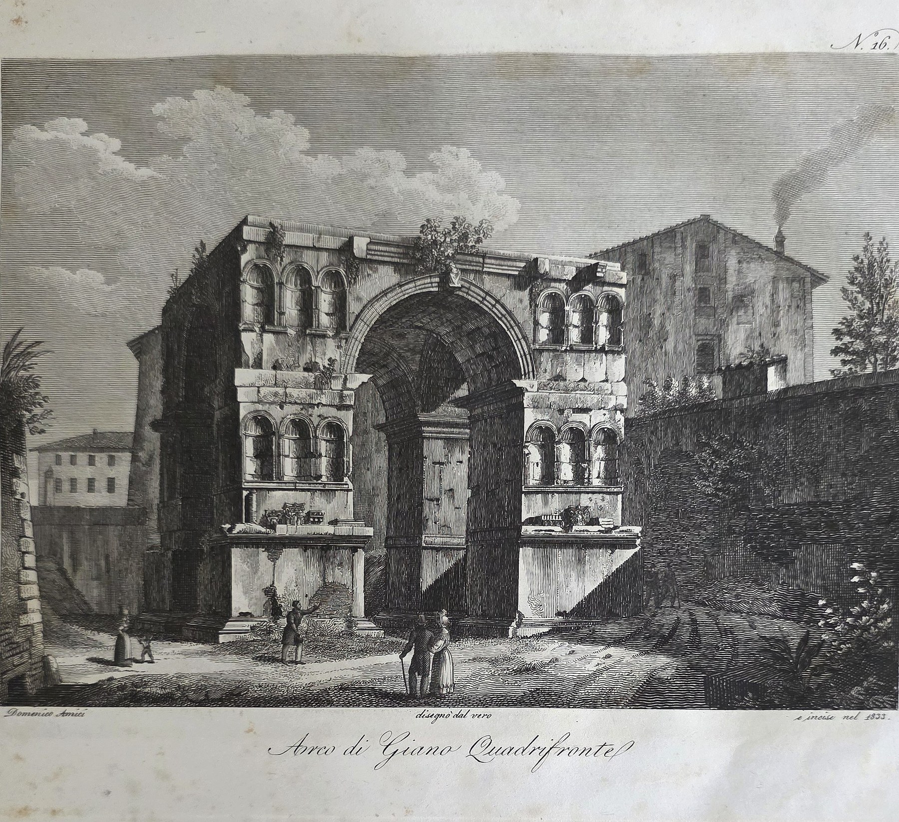 Große Bogenruine mit seitlichen Mauerresten