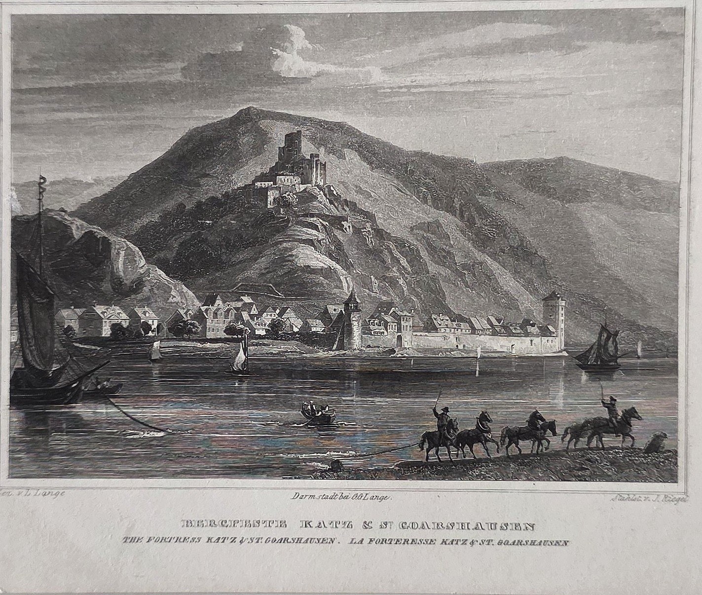 einer Flussburg auf steilem Berg