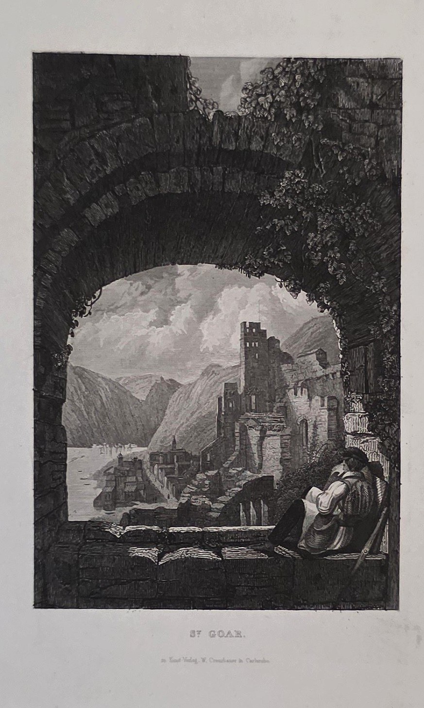 Blick durch Steinbogen auf Burg