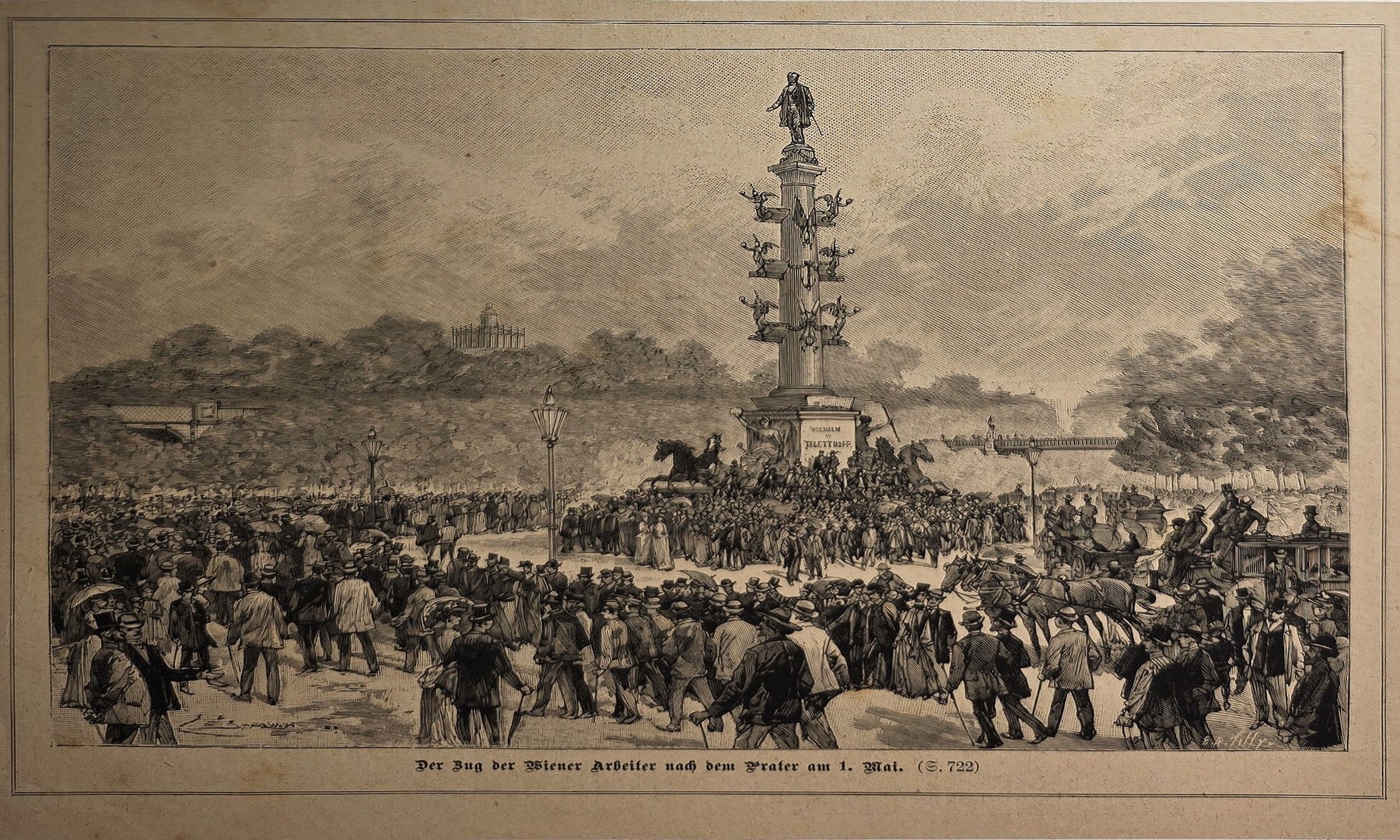 Große Menschenmenge um hohe Säule
